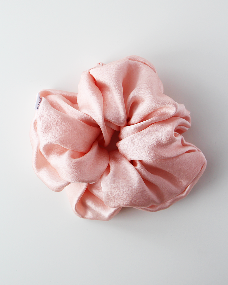 XXL Silk Scrunchie in pastel pink colour